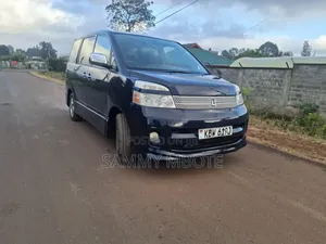 Toyota Voxy X 2WD 8-Seater 2006
