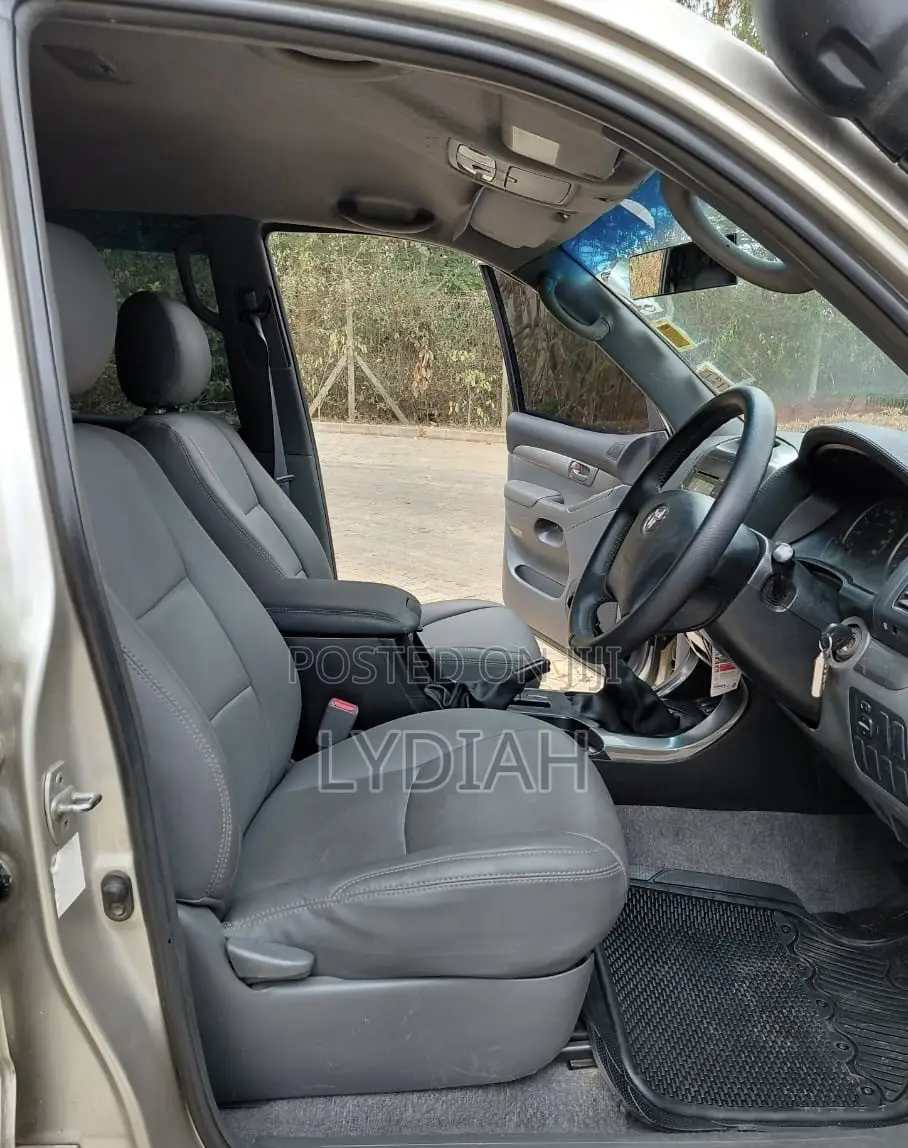 Toyota Land Cruiser Prado 2005 Gold