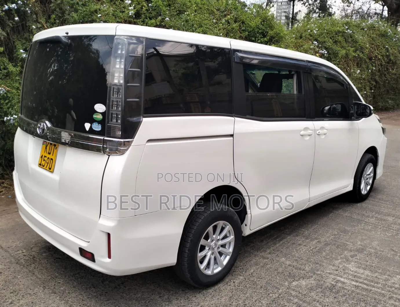Toyota Voxy X 2WD 8-Seater 2017 White