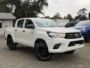 Toyota Hilux Revo Double Cab Deisel 2.4 AWD 2019 White