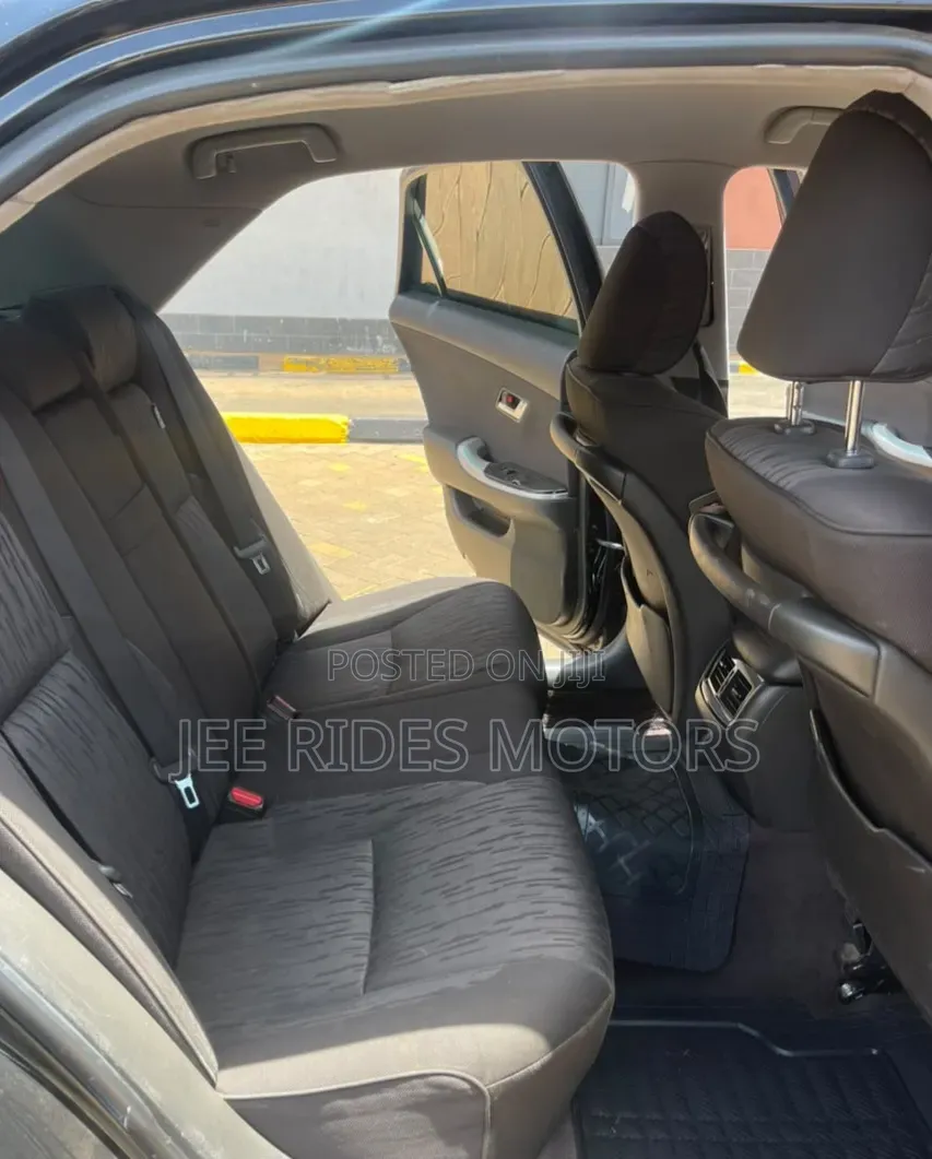 Toyota Crown 2010 Black