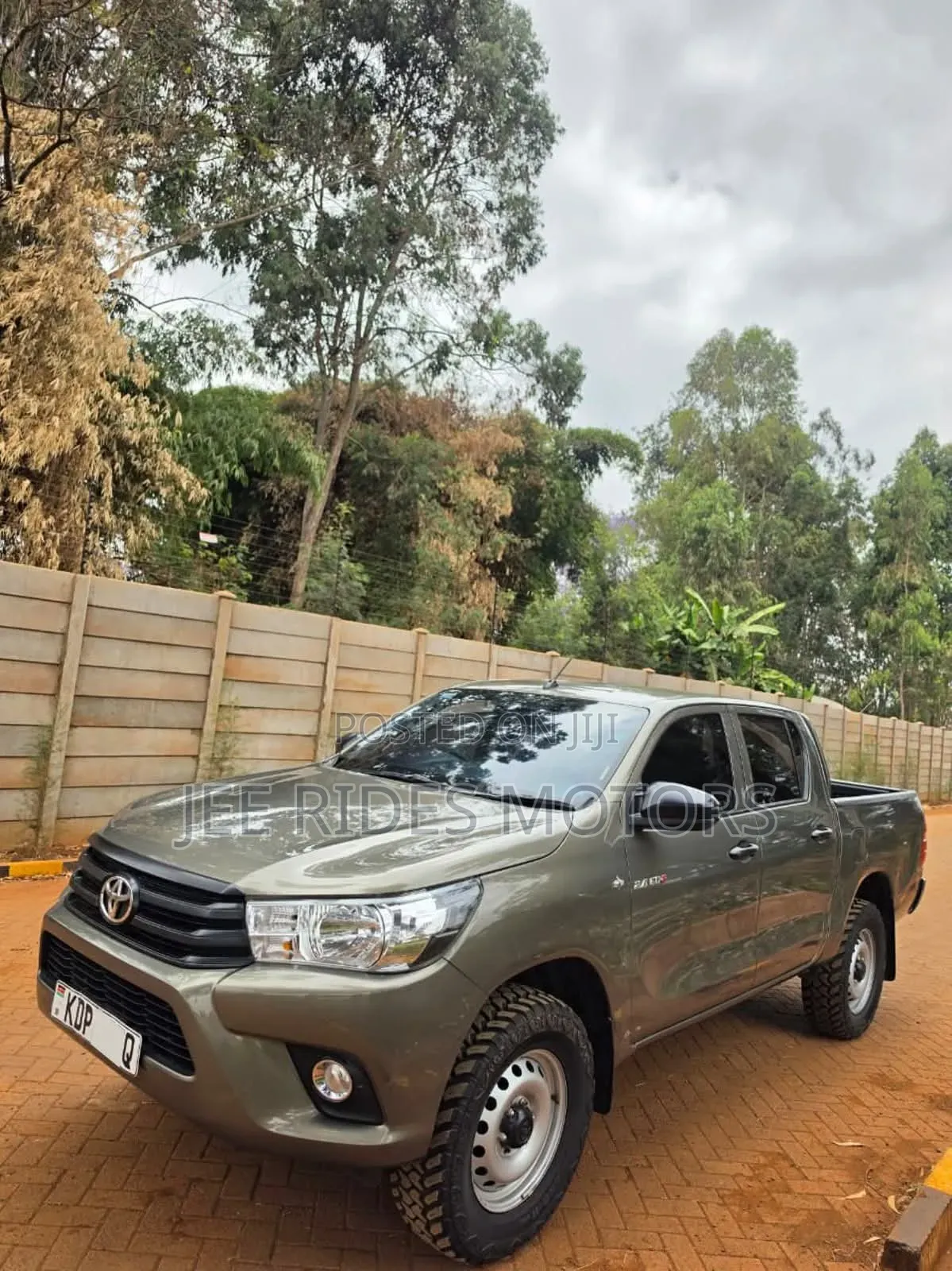Toyota Hilux 2024 Gray