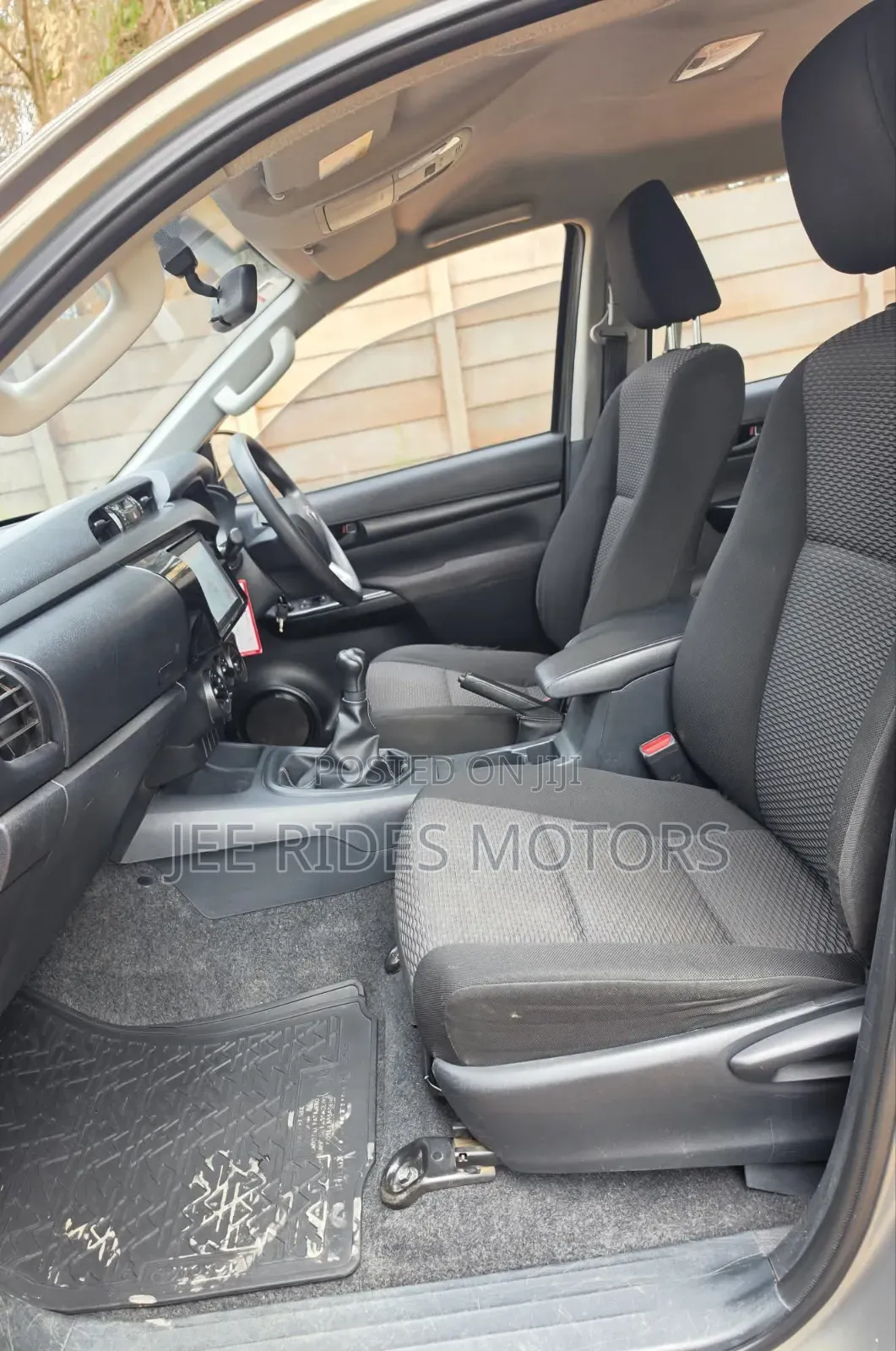 Toyota Hilux 2024 Gray