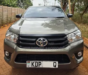 Toyota Hilux 2024 Gray