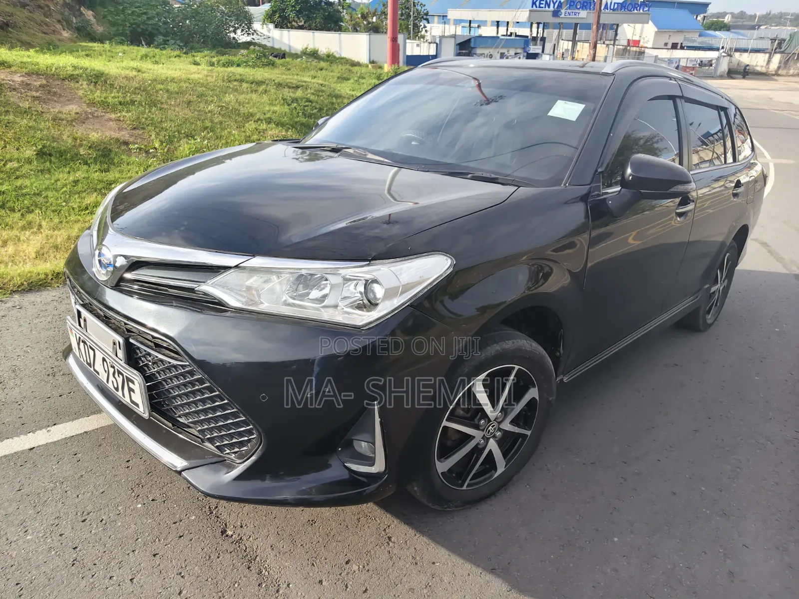 Toyota Corolla Fielder 1.5 Hybrid FWD 2019 Black