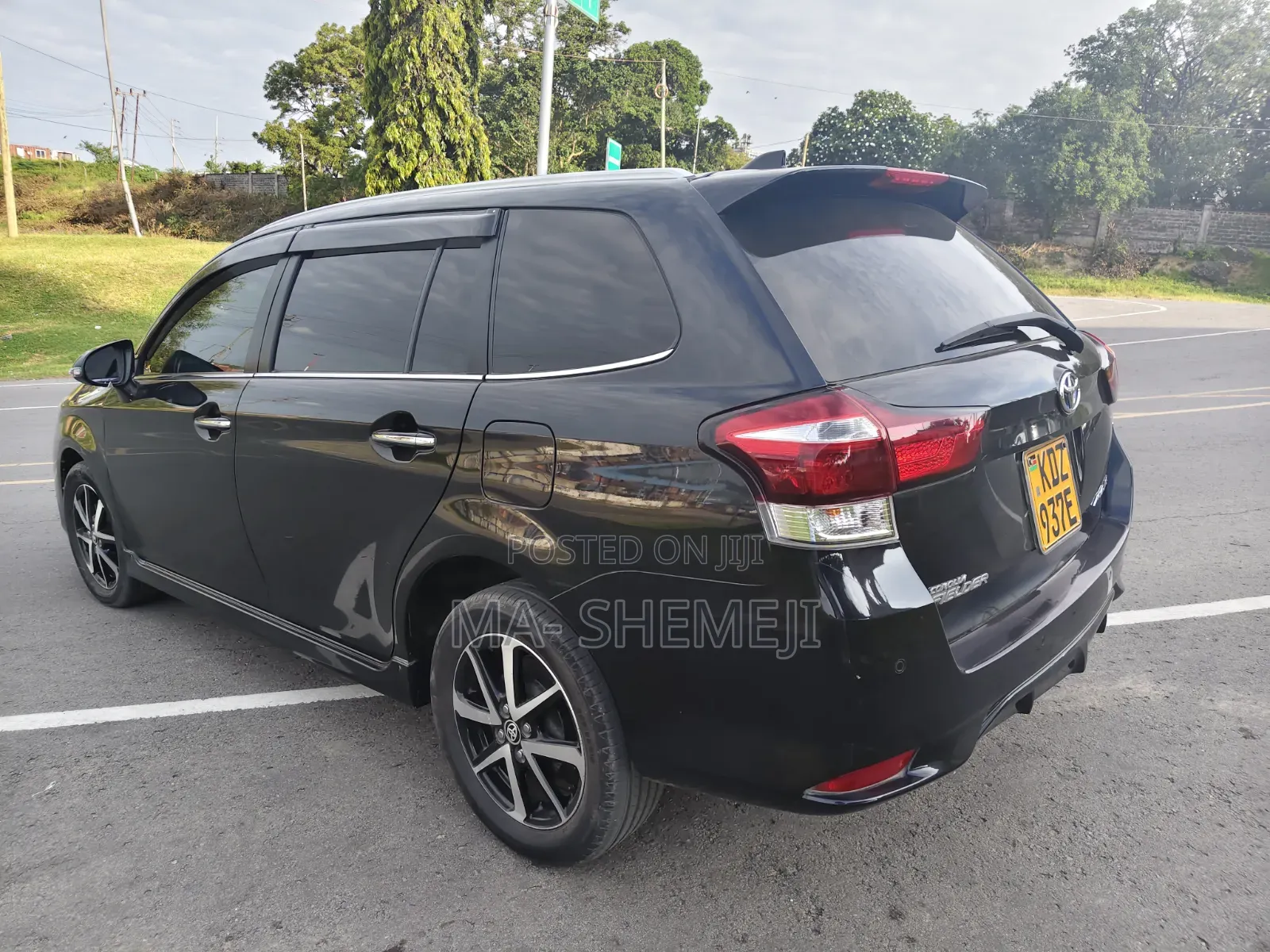 Toyota Corolla Fielder 1.5 Hybrid FWD 2019 Black