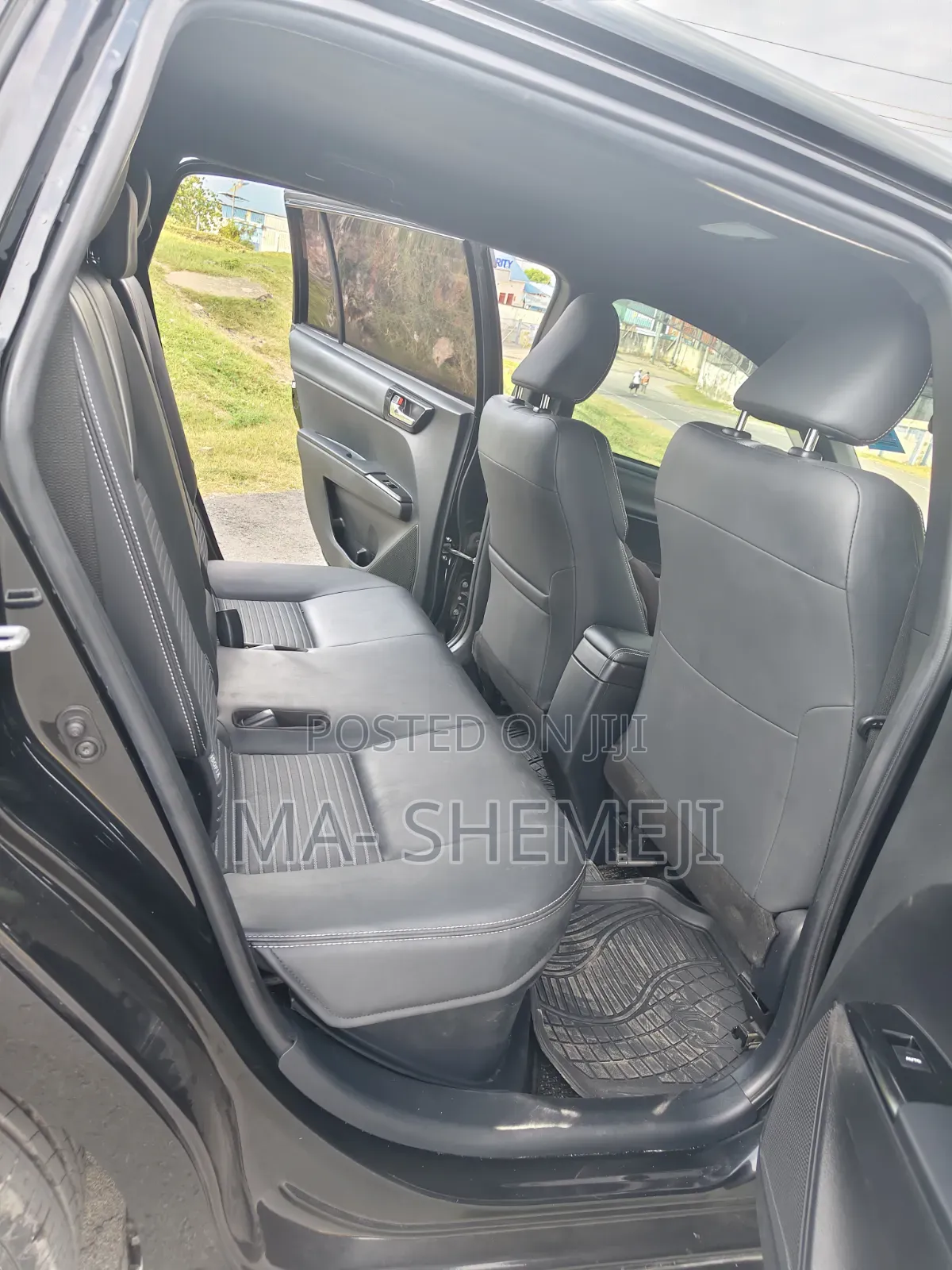 Toyota Corolla Fielder 1.5 Hybrid FWD 2019 Black