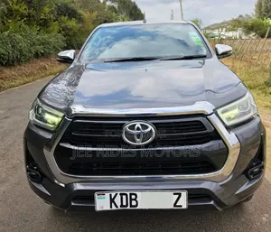 Toyota Hilux 2020 Brown