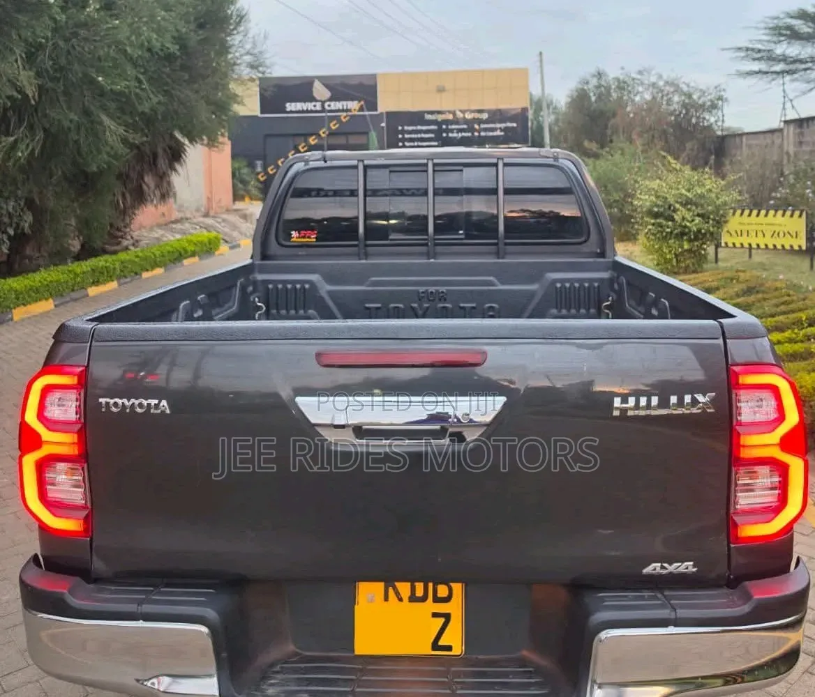 Toyota Hilux 2020 Brown