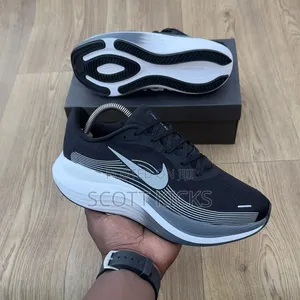 Nike Vomero Plus Black Trainers/Running Shoes