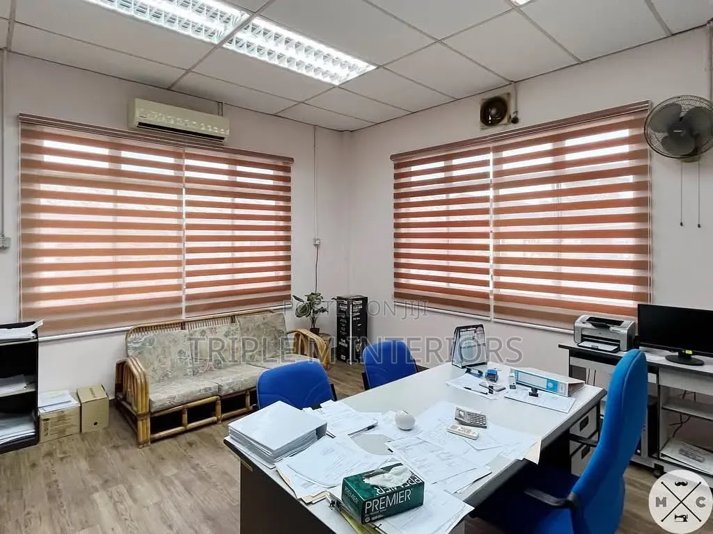 Stylish Office Horizontal Blinds - Light Control & Privacy