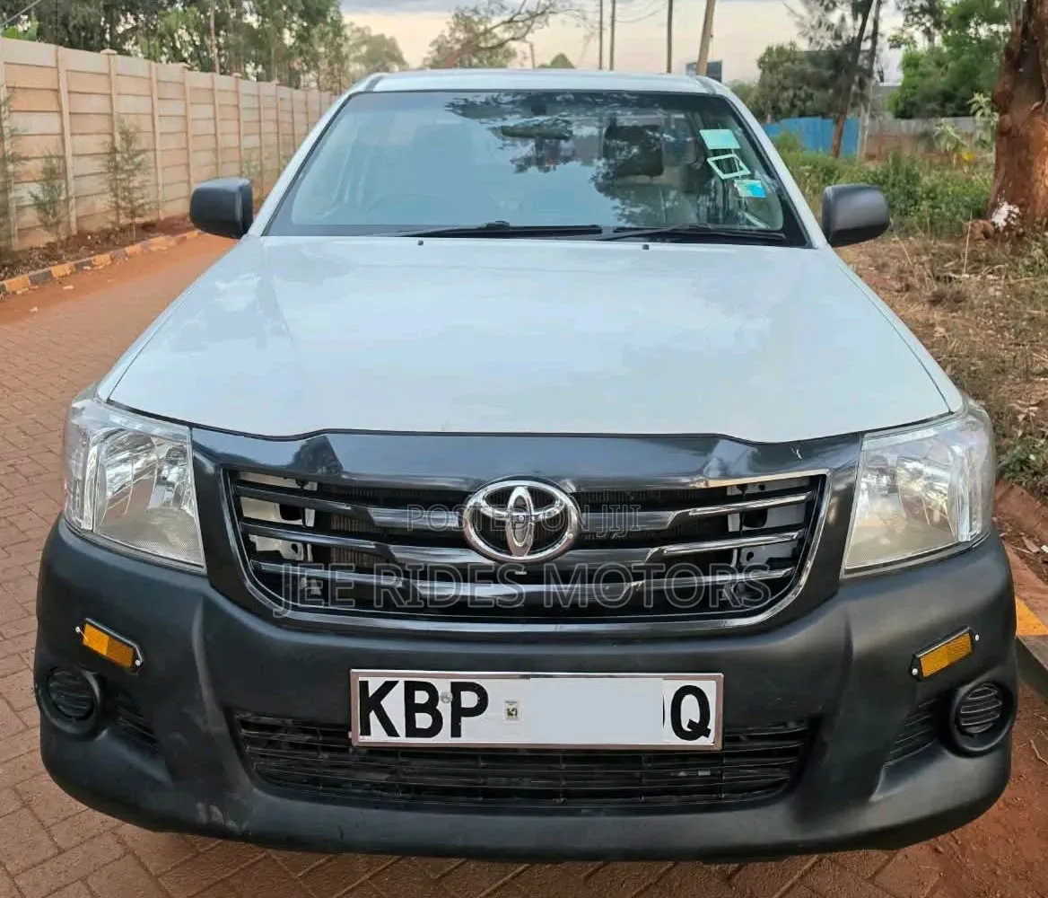 Toyota Hilux 2011 Ivory