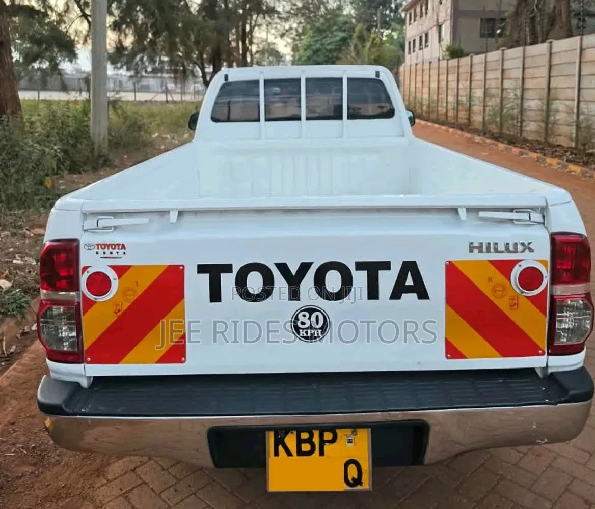 Toyota Hilux 2011 Ivory