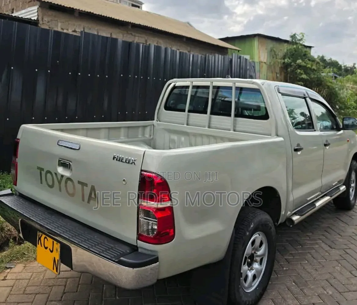 Toyota Hilux 2002 Silver