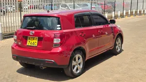 Toyota IST 2008 Red