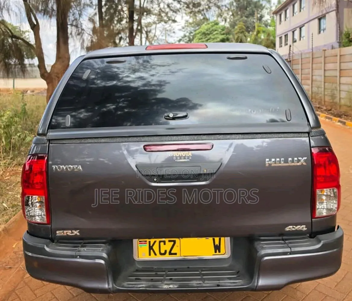 Toyota Hilux 2020 Gray