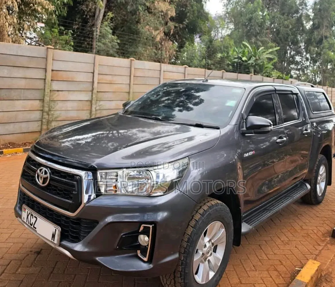 Toyota Hilux 2020 Gray