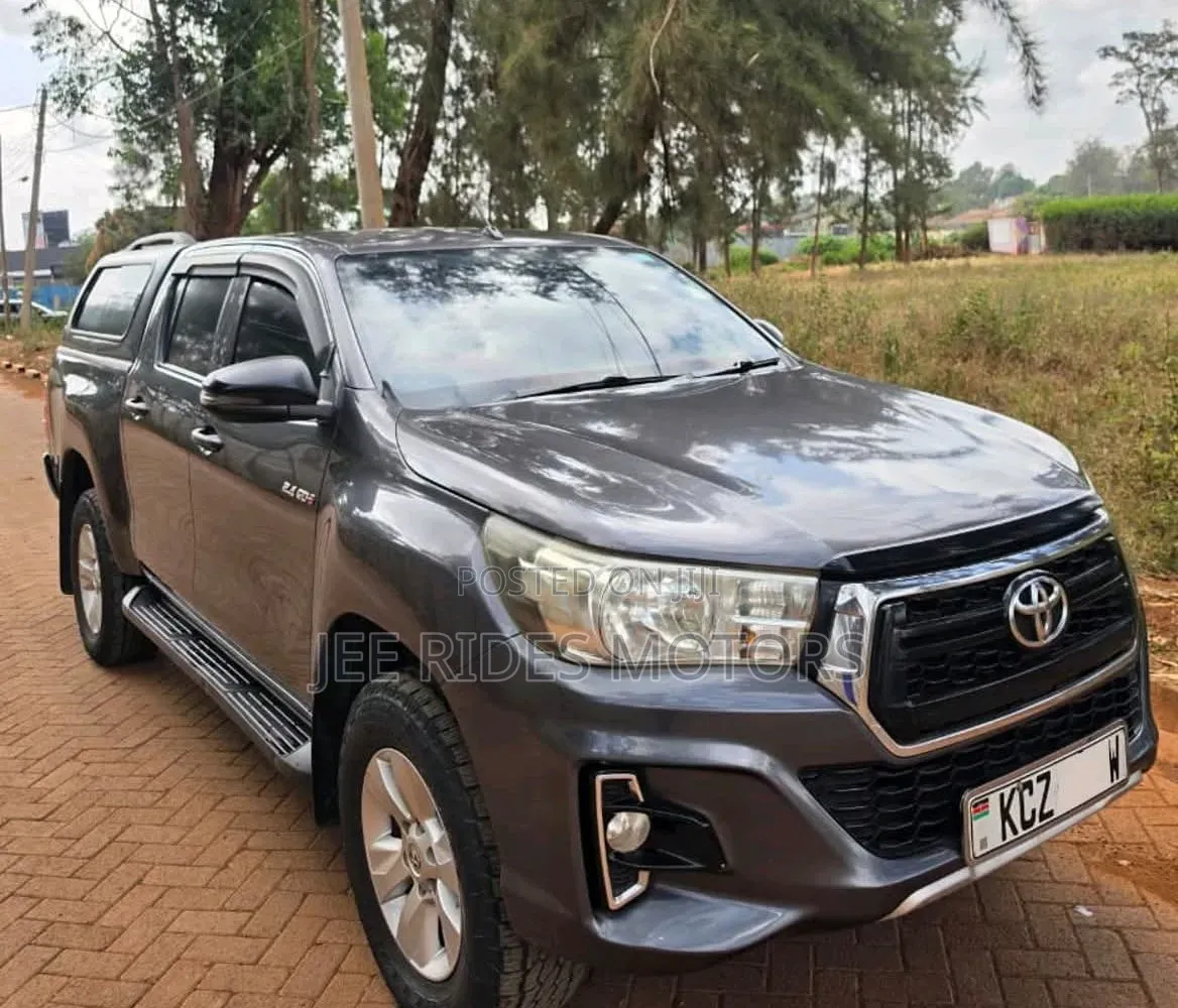 Toyota Hilux 2020 Gray