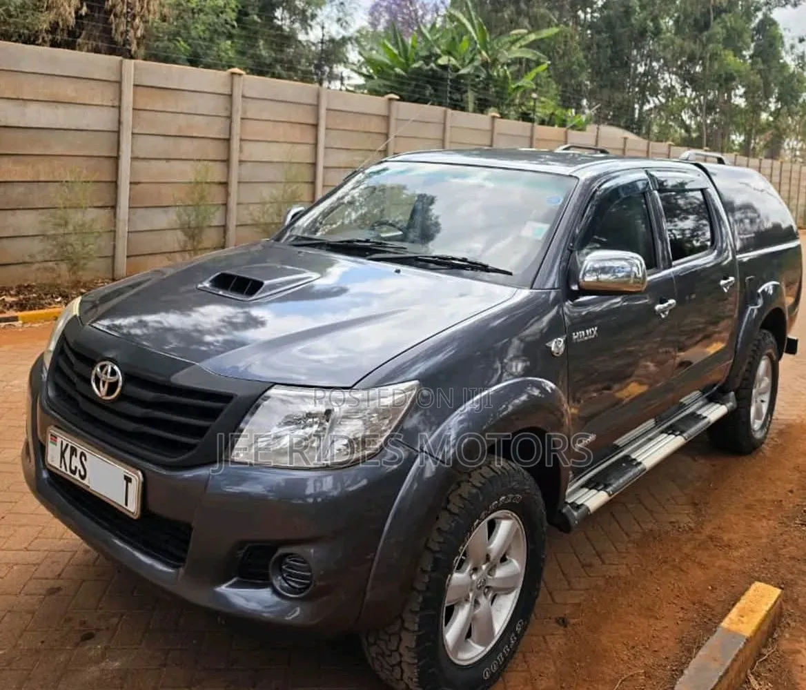 Toyota Hilux 2012 Gray