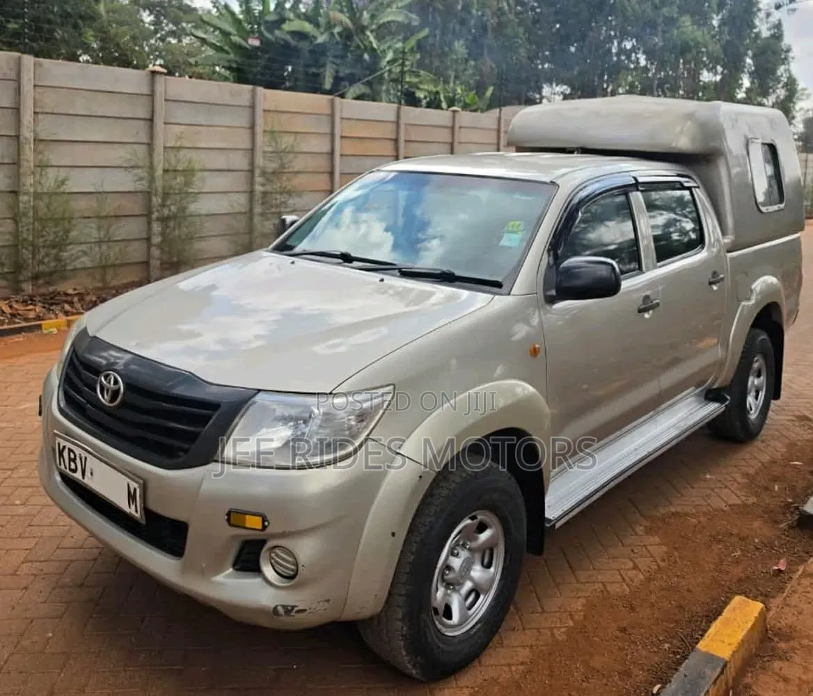 Toyota Hilux 2013 Gold