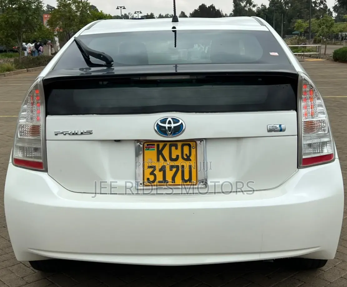 Toyota Prius Plug-In Hybrid 2012 White