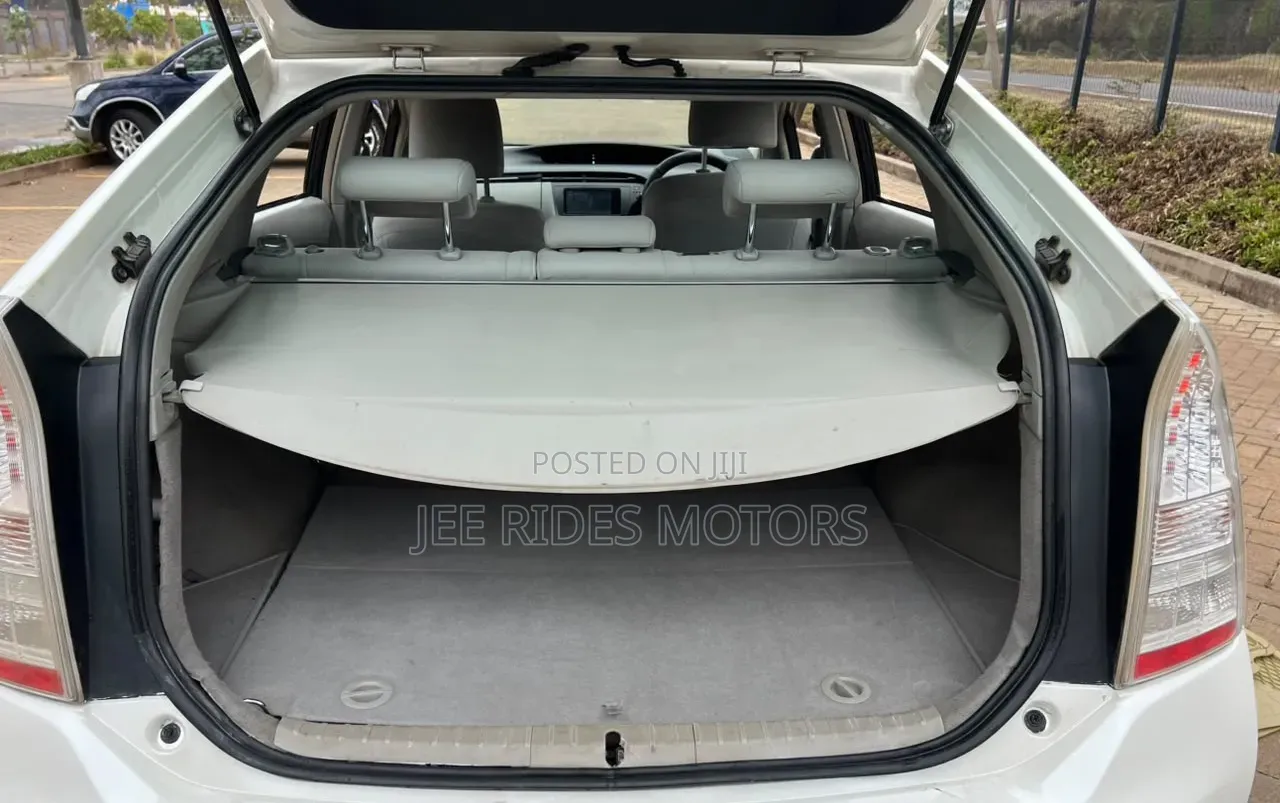 Toyota Prius Plug-In Hybrid 2012 White
