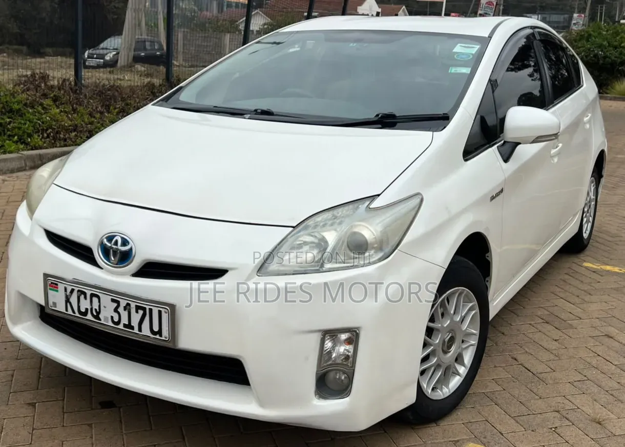 Toyota Prius Plug-In Hybrid 2012 White