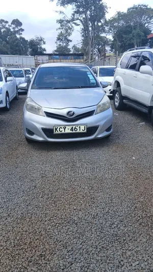 Toyota Vitz 1.0 FWD 5dr 2013 Silver