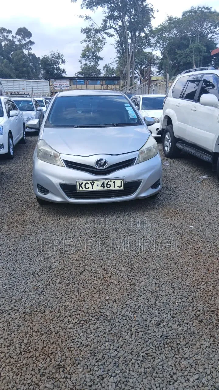 Toyota Vitz 1.0 FWD 5dr 2013 Silver