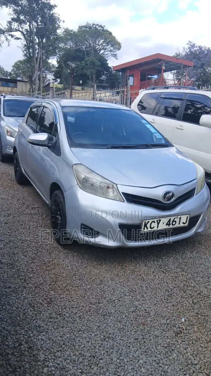 Toyota Vitz 1.0 FWD 5dr 2013 Silver