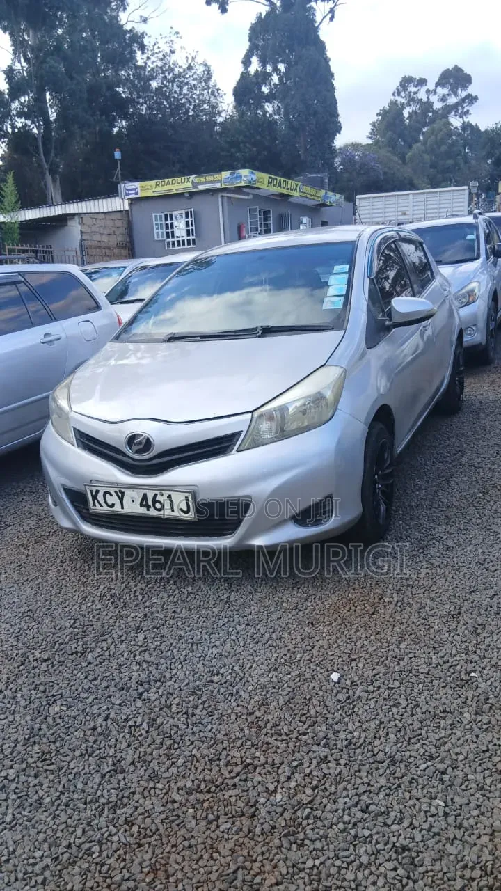 Toyota Vitz 1.0 FWD 5dr 2013 Silver