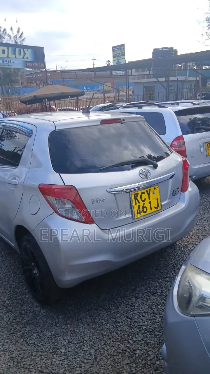 Toyota Vitz 1.0 FWD 5dr 2013 Silver