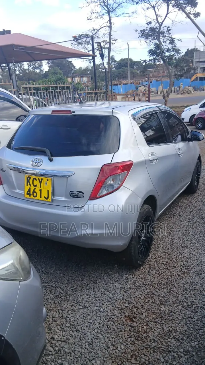 Toyota Vitz 1.0 FWD 5dr 2013 Silver