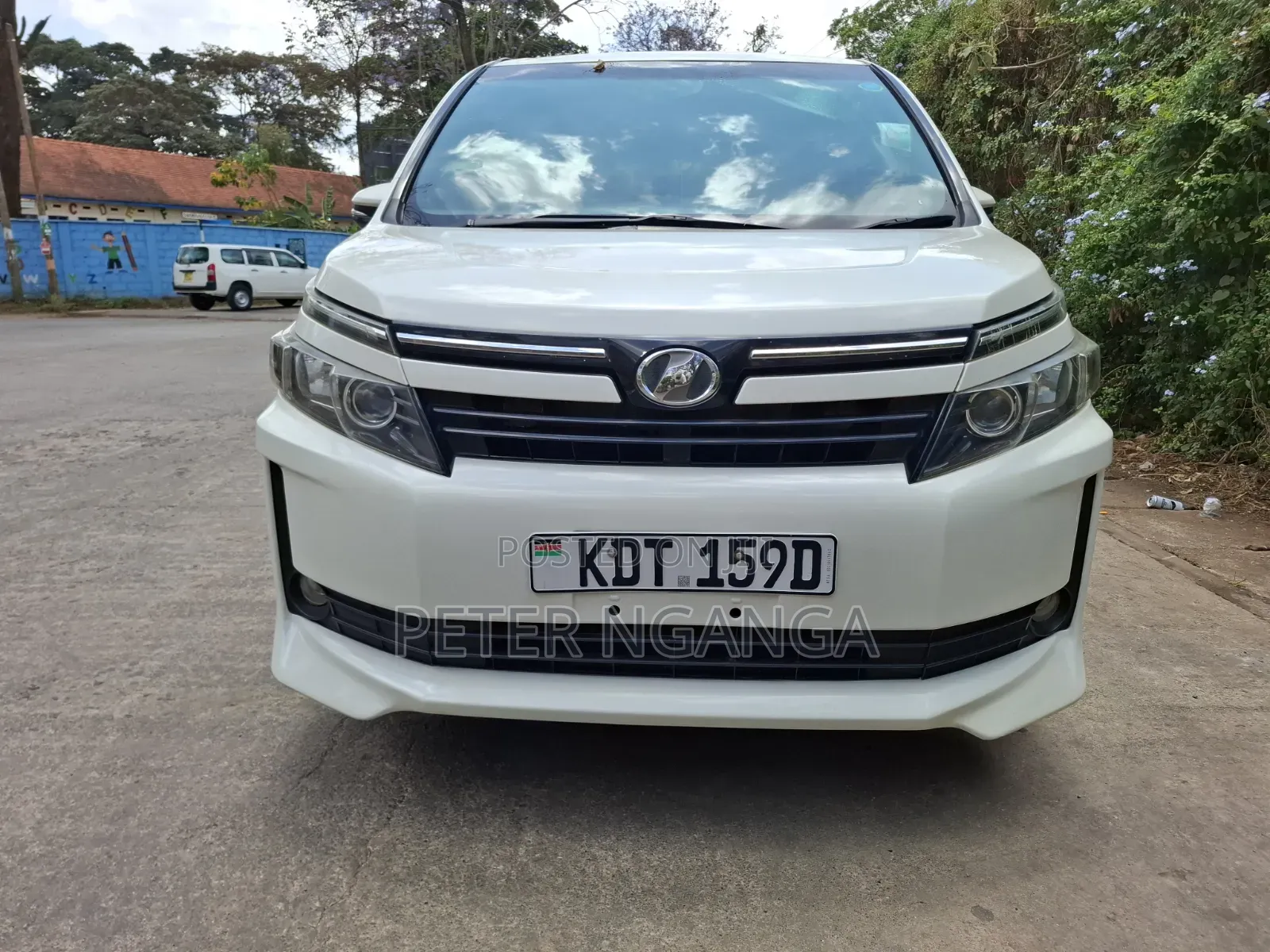 Toyota Noah 2.0 FWD (8 Seater) 2017 White