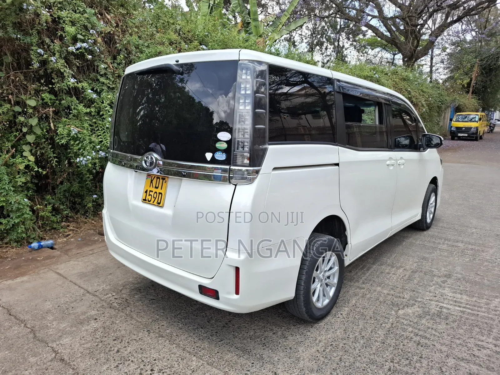Toyota Noah 2.0 FWD (8 Seater) 2017 White
