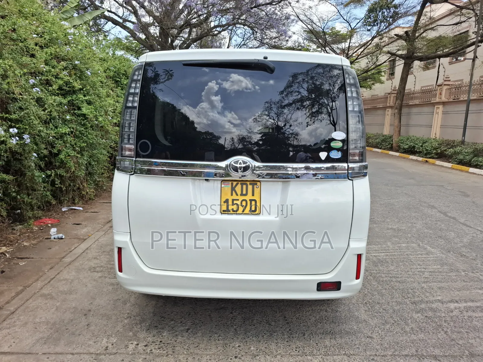 Toyota Noah 2.0 FWD (8 Seater) 2017 White