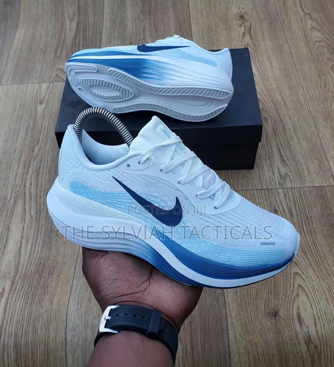 quality Unisex Nike Vomero Plus Sneakers