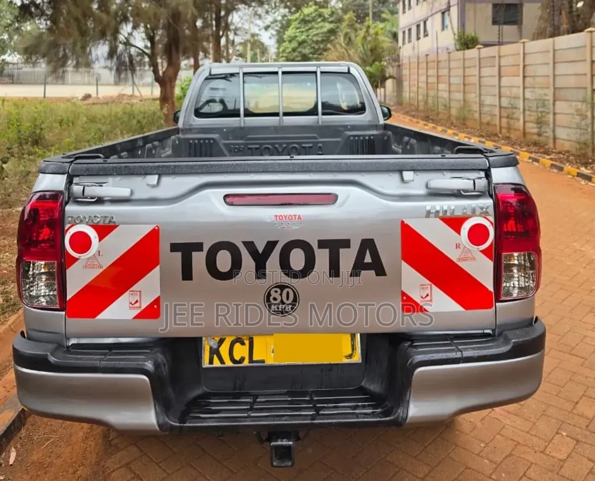 Toyota Hilux 2017 Silver