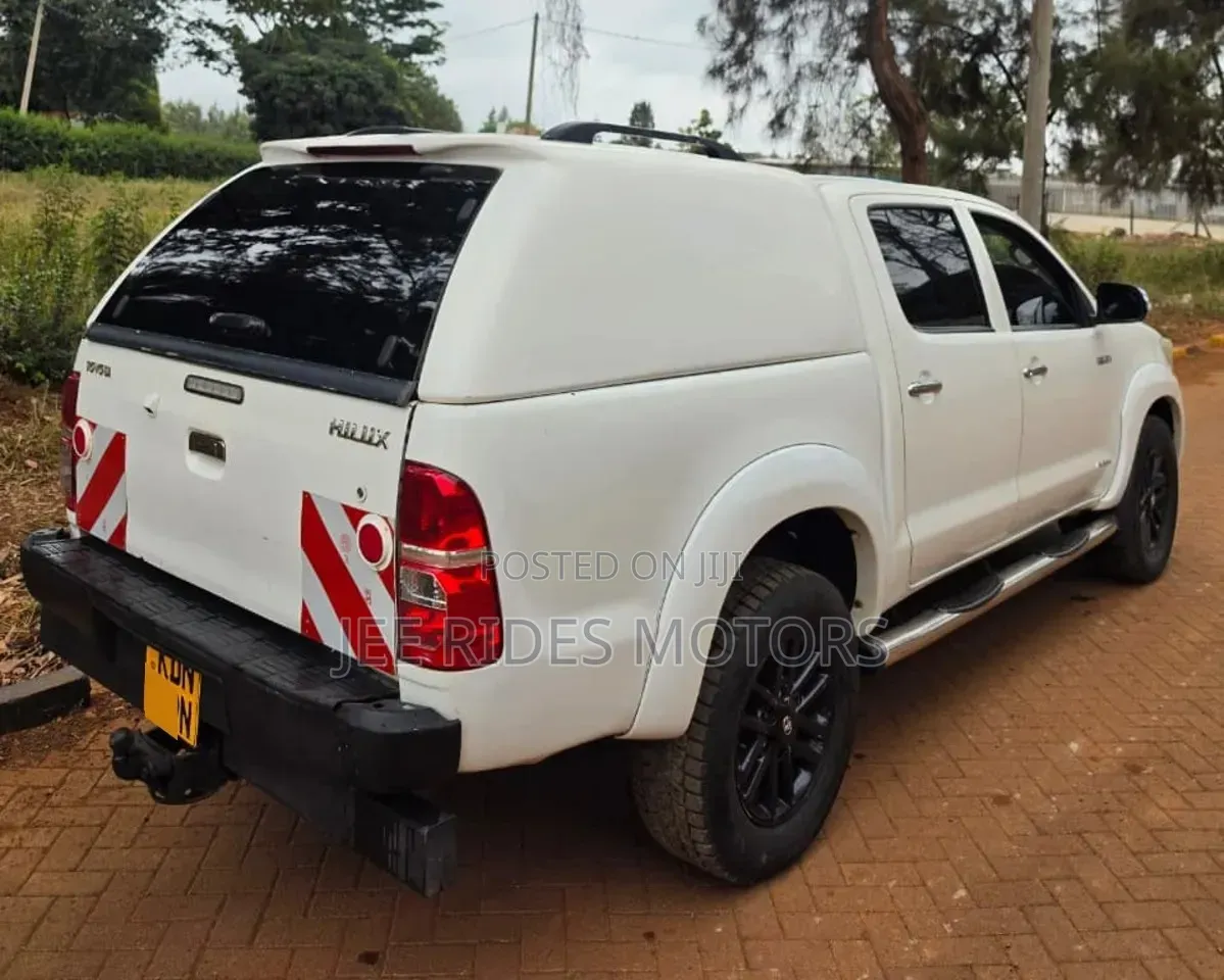 Toyota Hilux 2016 Ivory