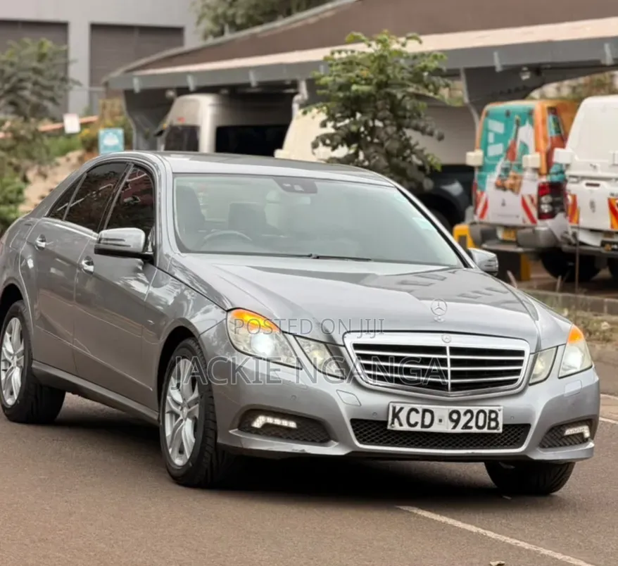 Mercedes-Benz C200 2010 Silver