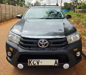 Toyota Hilux 2019 Green
