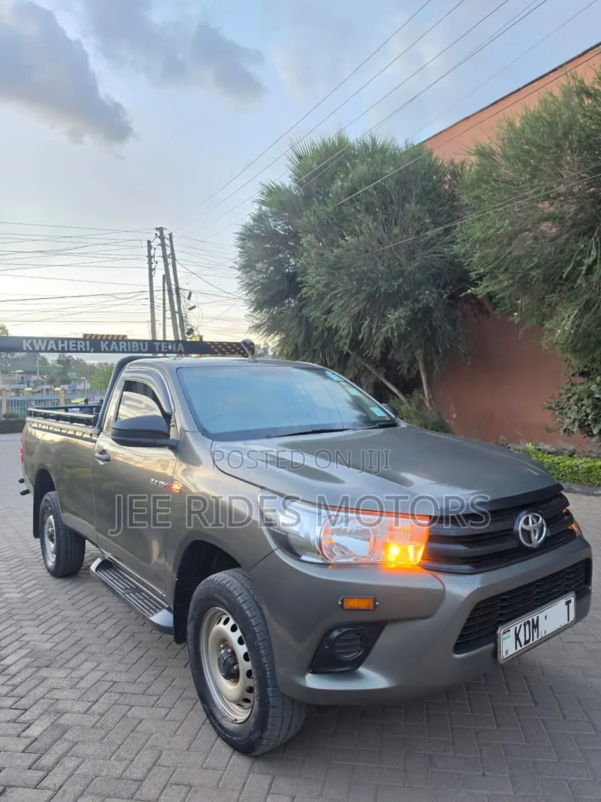 Toyota Hilux 2023 Gray
