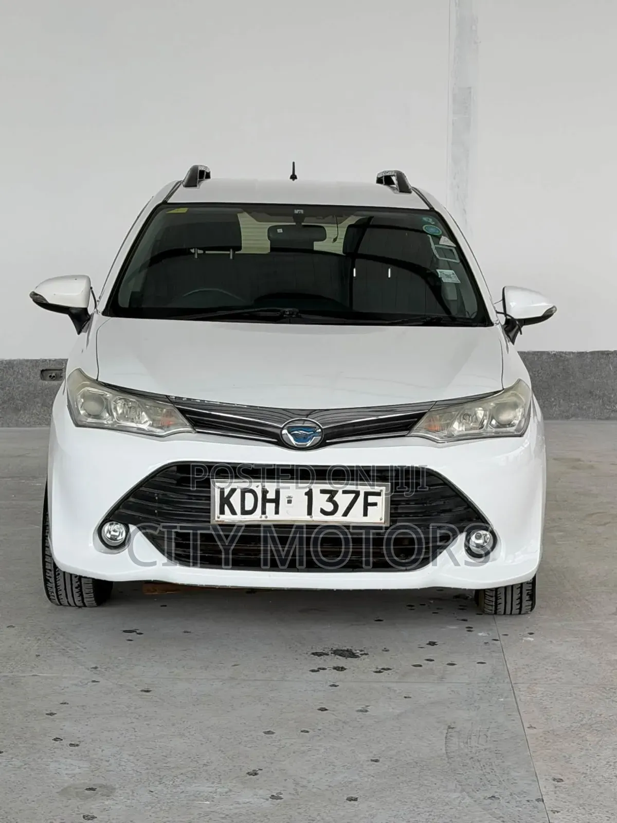 Toyota Corolla Fielder 1.5 Hybrid FWD 2015 White