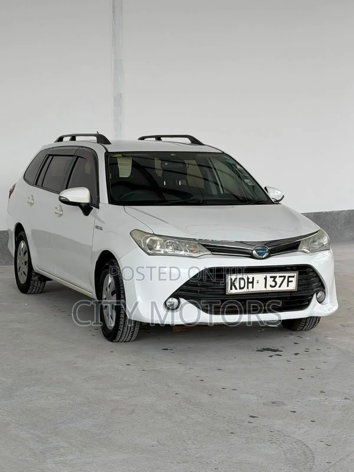 Toyota Corolla Fielder 1.5 Hybrid FWD 2015 White