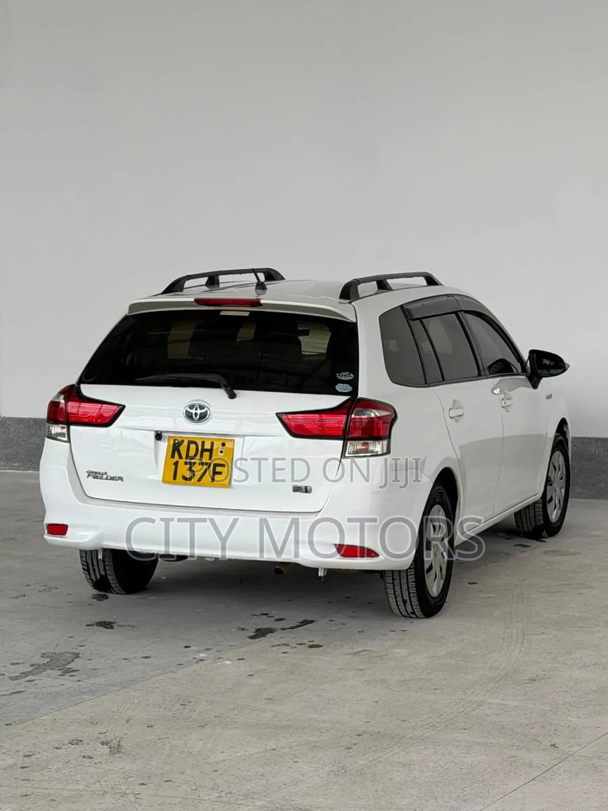 Toyota Corolla Fielder 1.5 Hybrid FWD 2015 White