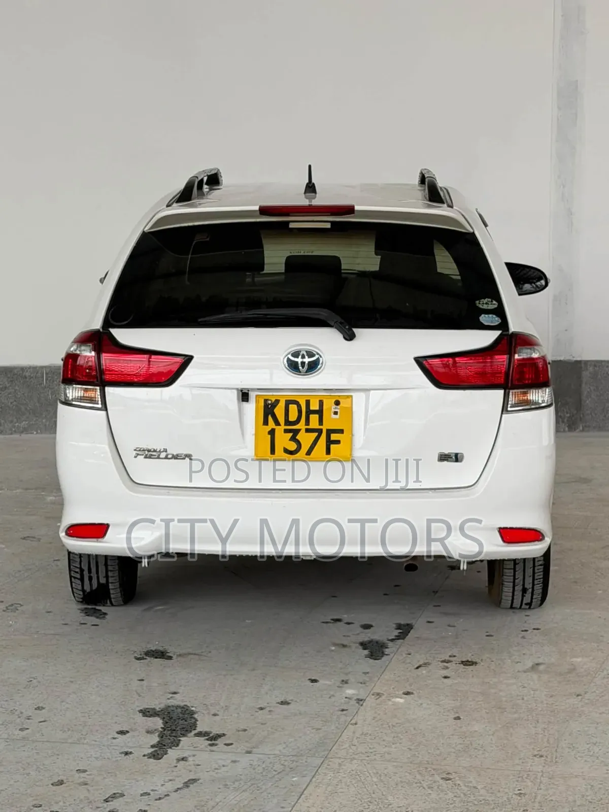 Toyota Corolla Fielder 1.5 Hybrid FWD 2015 White