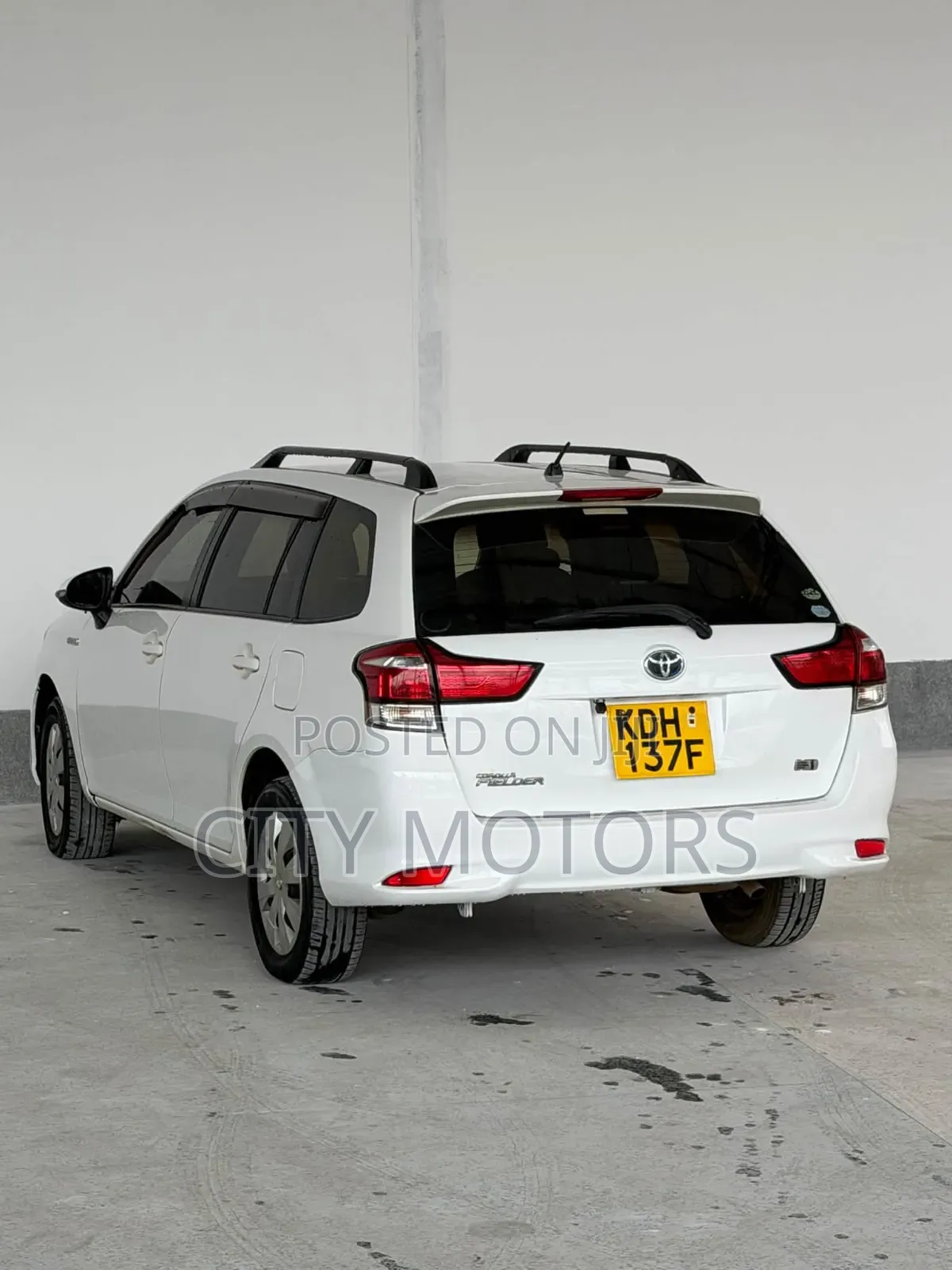 Toyota Corolla Fielder 1.5 Hybrid FWD 2015 White