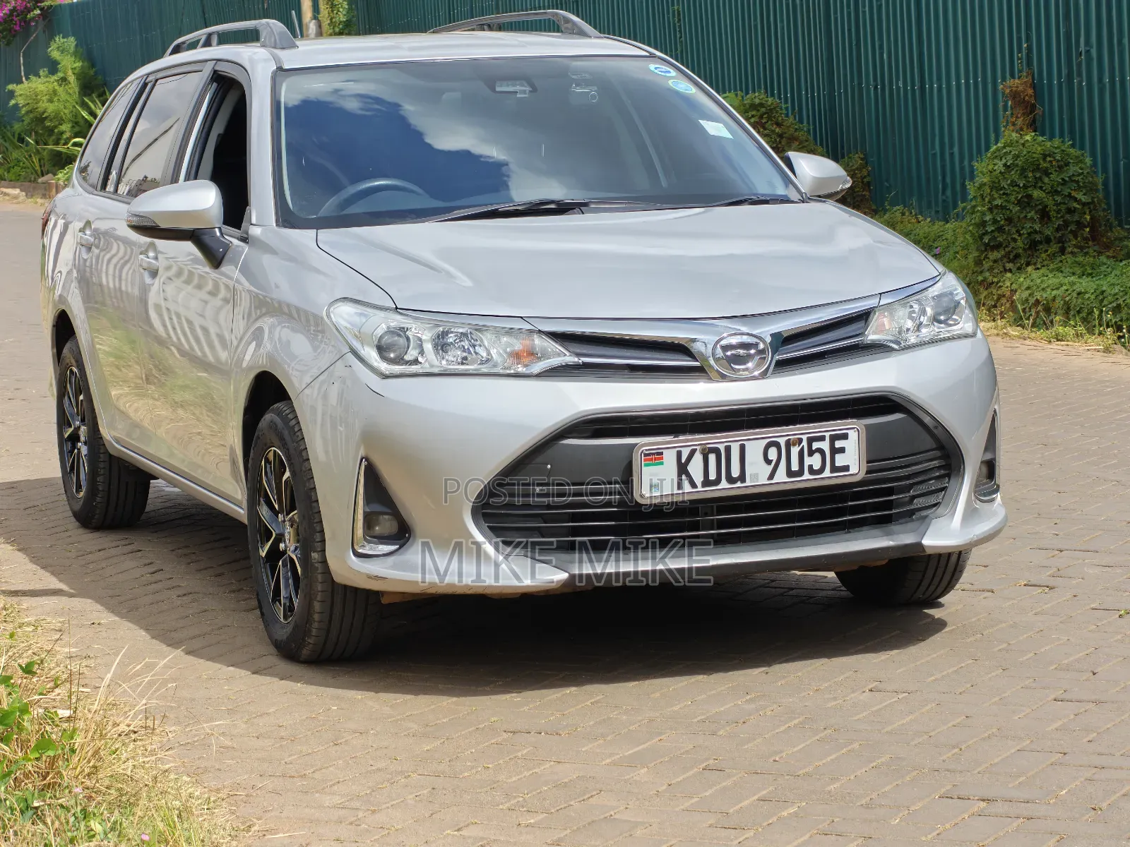 Toyota Voxy 2015 Silver