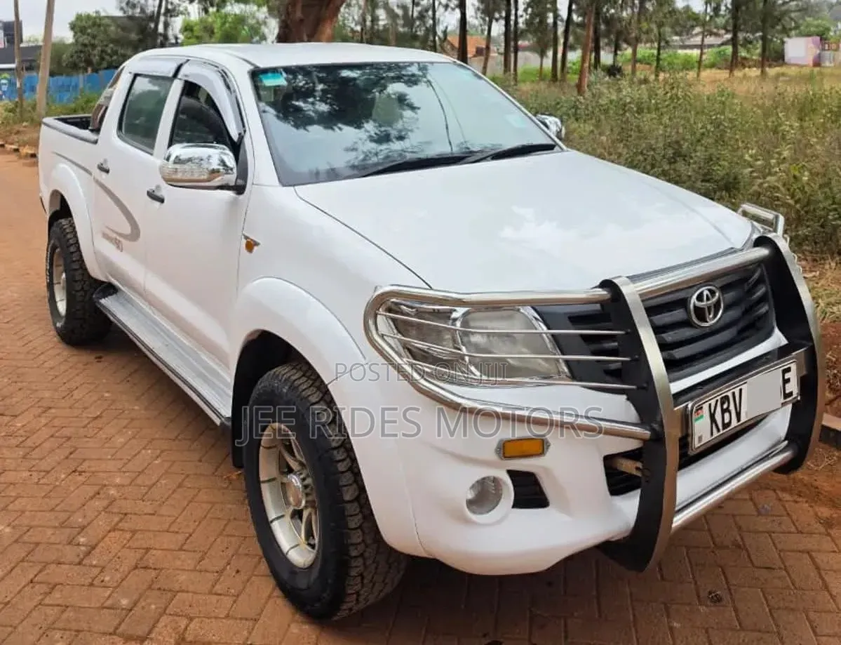 Toyota Hilux 2013 Off white