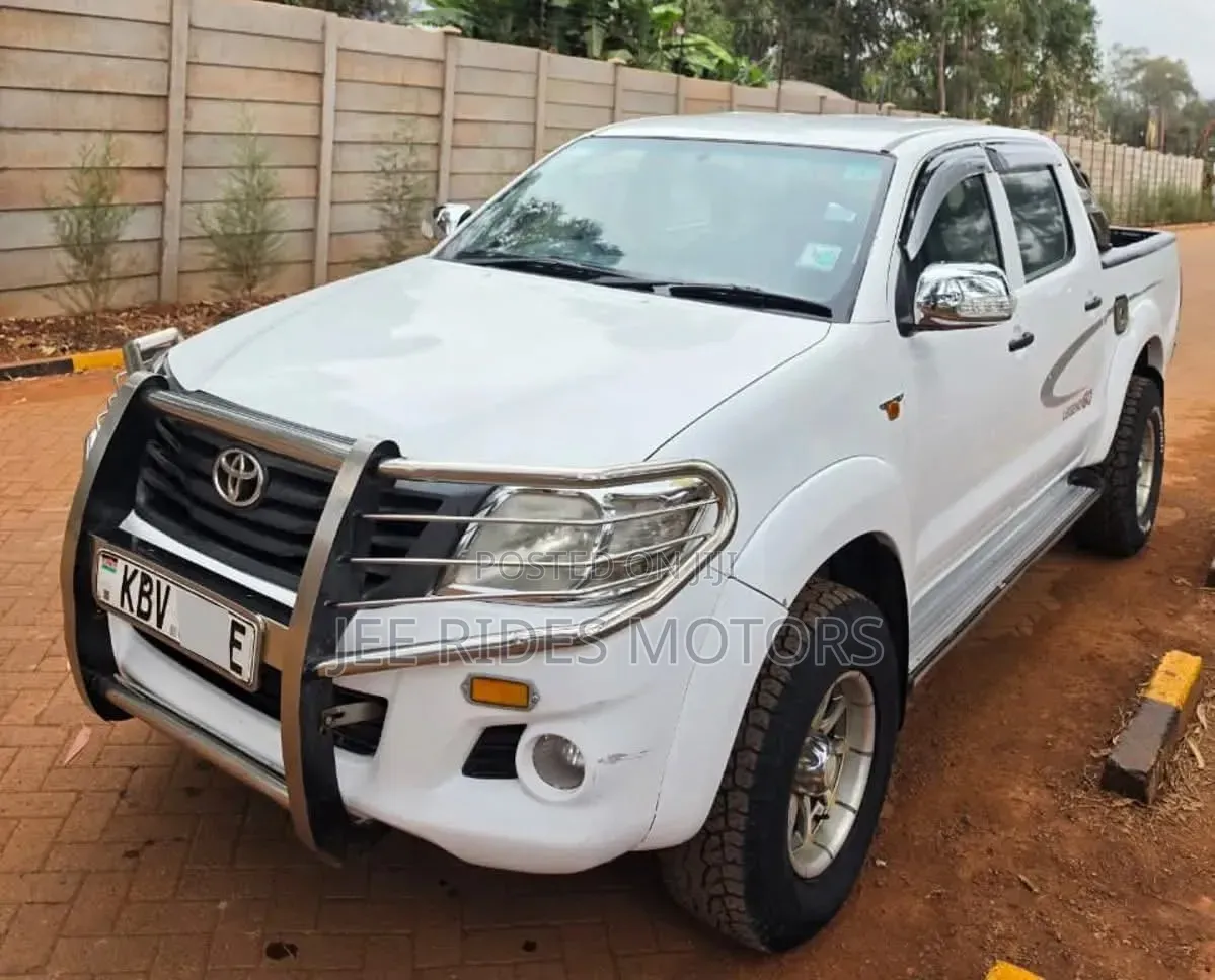 Toyota Hilux 2013 Off white